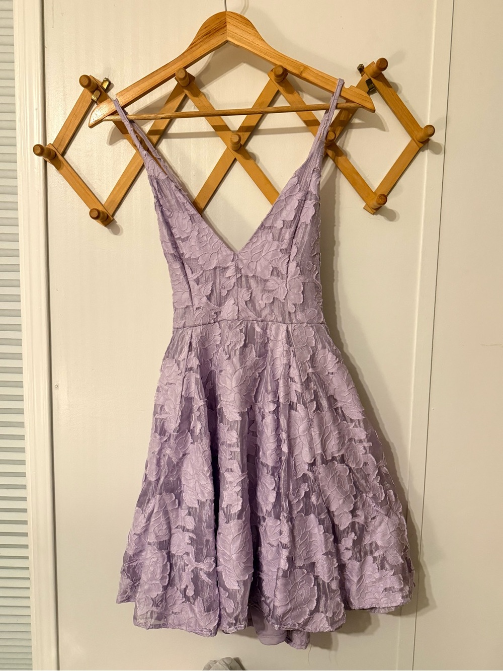 wild fable women’s Lilac Floral Lace V-Neck Crossback Mini Dress